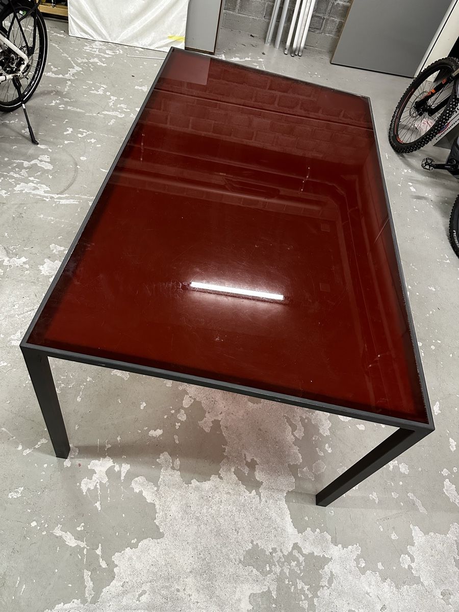 Tavoli: Tisch / Gartentisch mit rotem Glas – Usato da Chur venduto da Sim7000