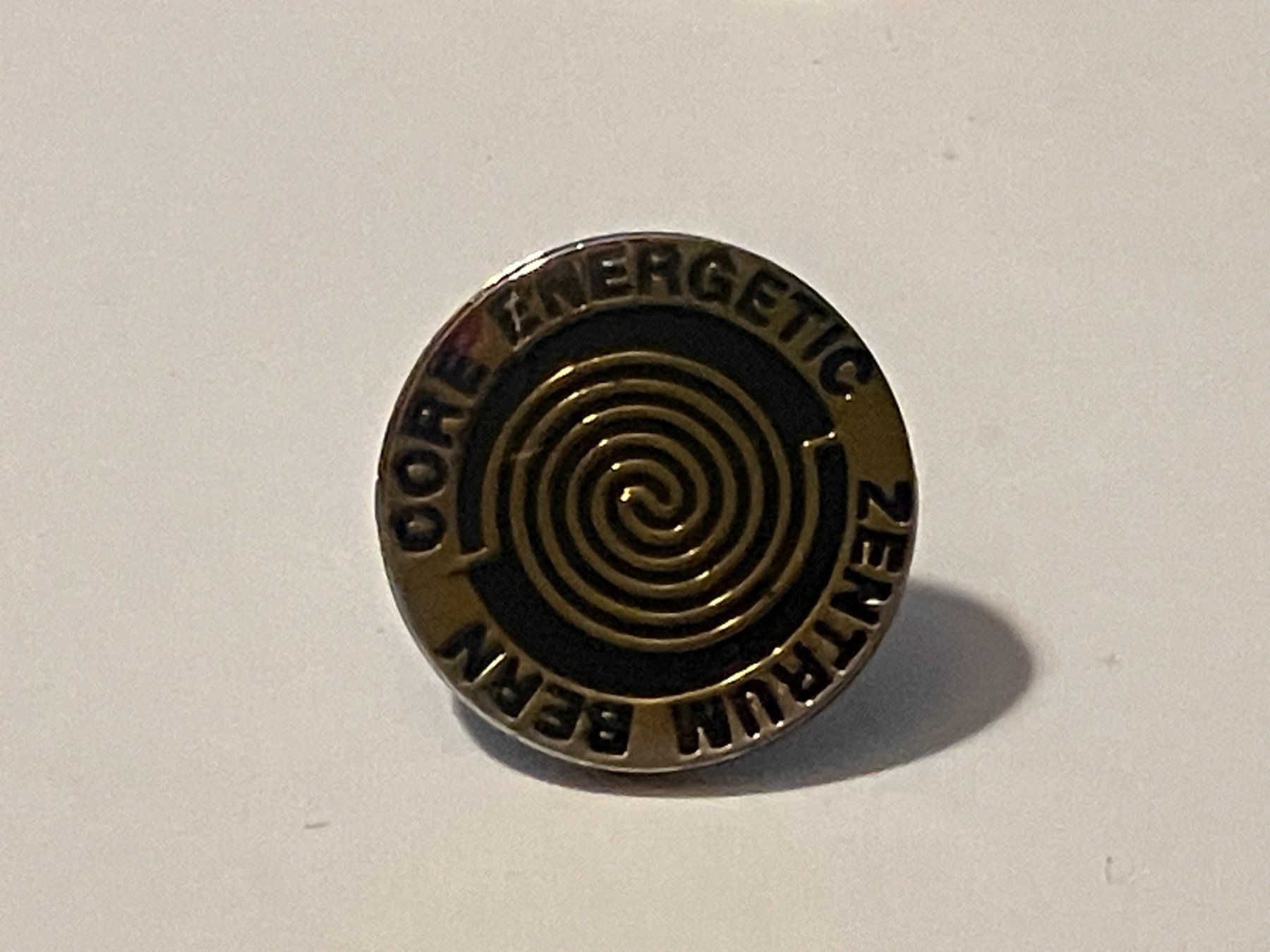 Plaquettes & Badges: 1 Pin Core Energetic Zentrum Bern – D'occasion à Basel par djwwpp