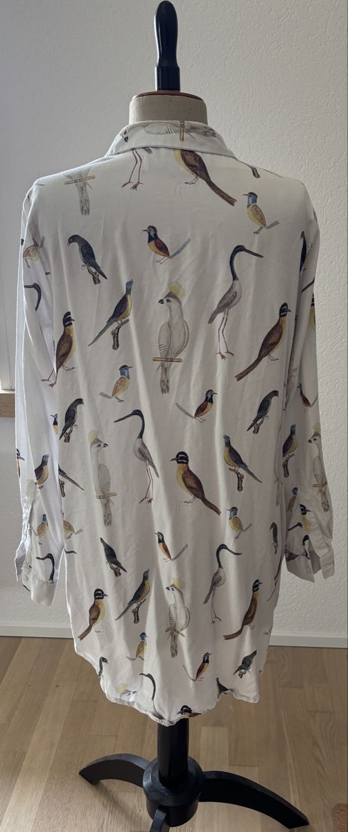 Camicette: Bluse lang mit Vogelmuster Gr L – Usato da Gossau ZH venduto da urselini 1