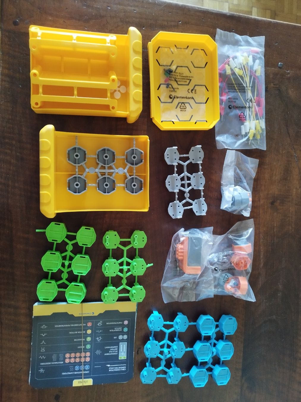 Clementoni Giochi: jeu laboratoire d' électronique de la marque Clementoni – Nuovo e nell'imballaggio originale da Lausanne venduto da francoco 2