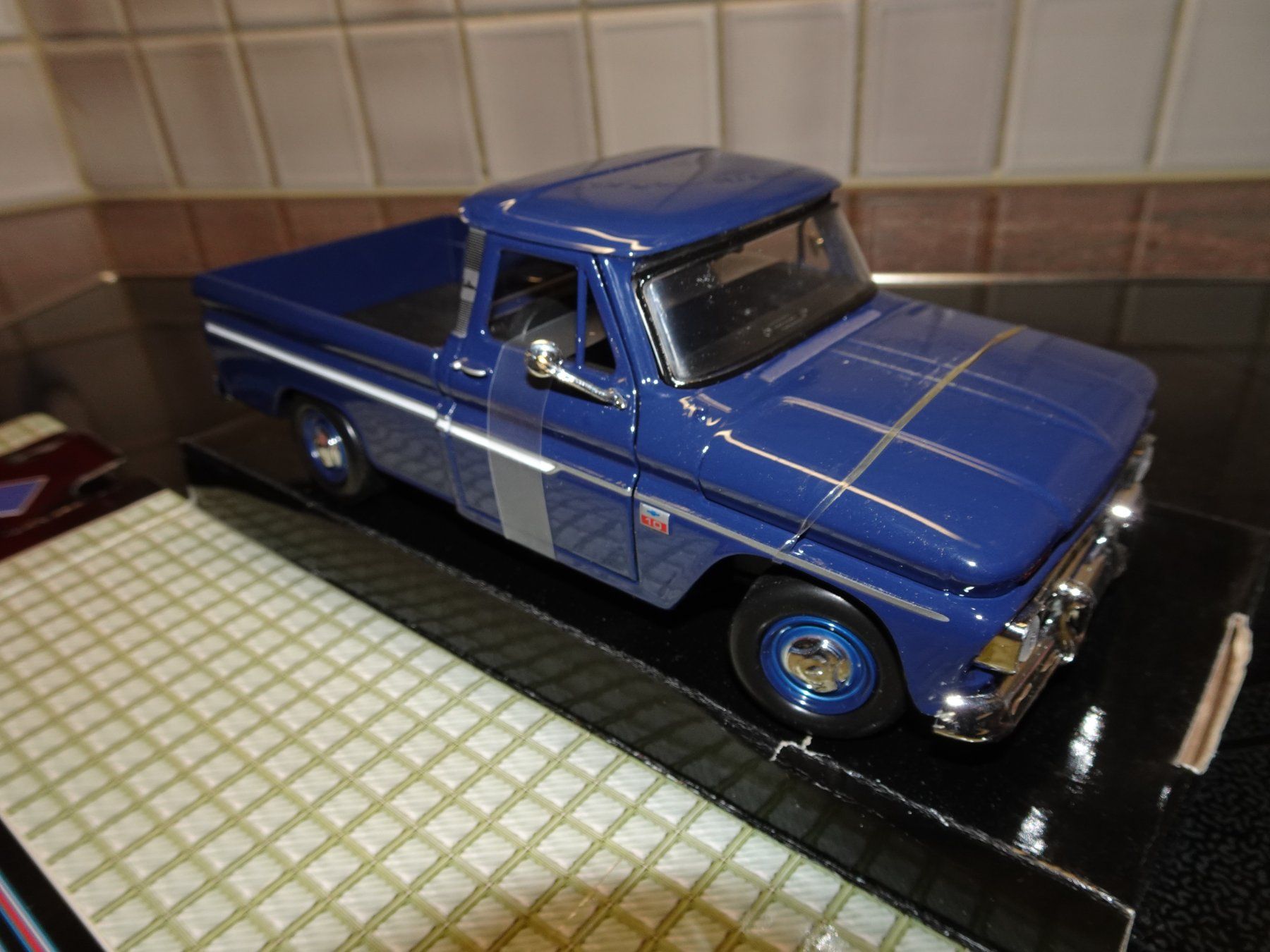 Motormax Modellini d'auto: CHEVY C10 1966 Fleetside Pickup 1:24 – Nuovo e nell'imballaggio originale da Hütten venduto da Technics01LT 4