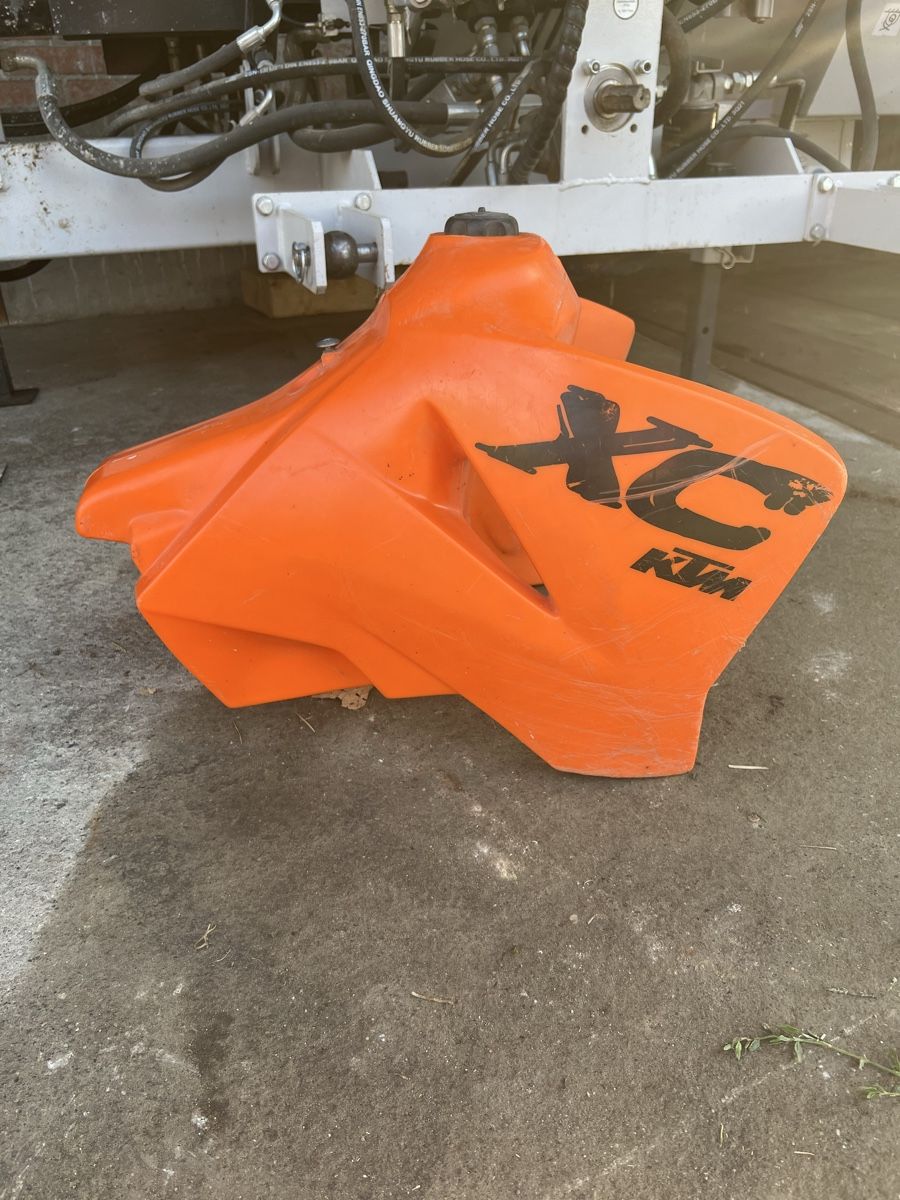 KTM Alle Motorradersatzteile: Motorrad Tank KTM – Gebraucht aus Seon von Tuoareg29193