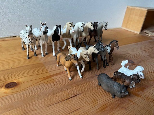Schleich Giocattoli: Schleich Pferde und andere Tiere – Usato da Bauma venduto da Makinom 1