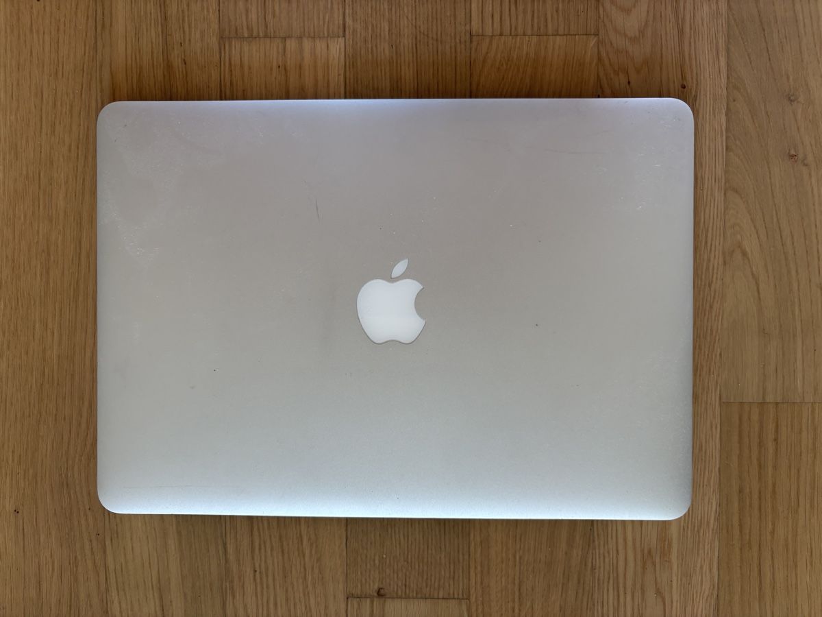 Apple Notebooks: MacBook Air 2013 – Defekt aus Zürich von saendest