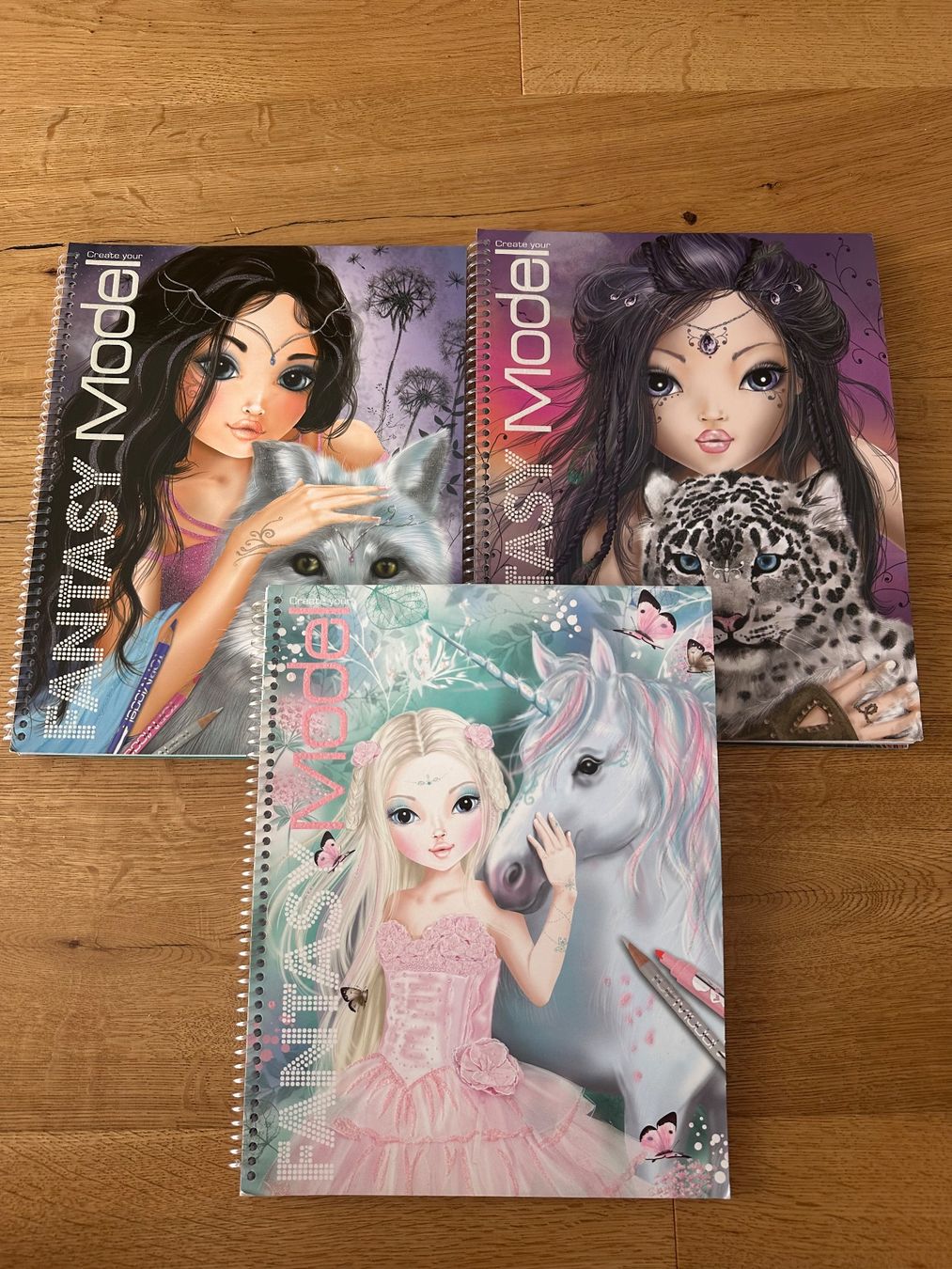 Kit bricolage: 3 Fantasy TOPModel Malbücher – Usato da Riedt b. Erlen venduto da sina.aline