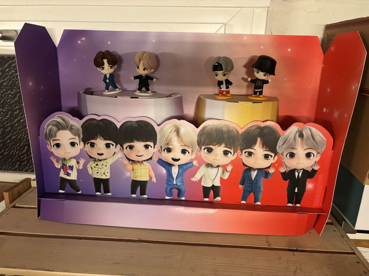 Mc Donald's Statuette: BTS McDonald’s Display mit Figuren – Nuovo (secondo la descrizione) da Brütten venduto da Swerman1984 1