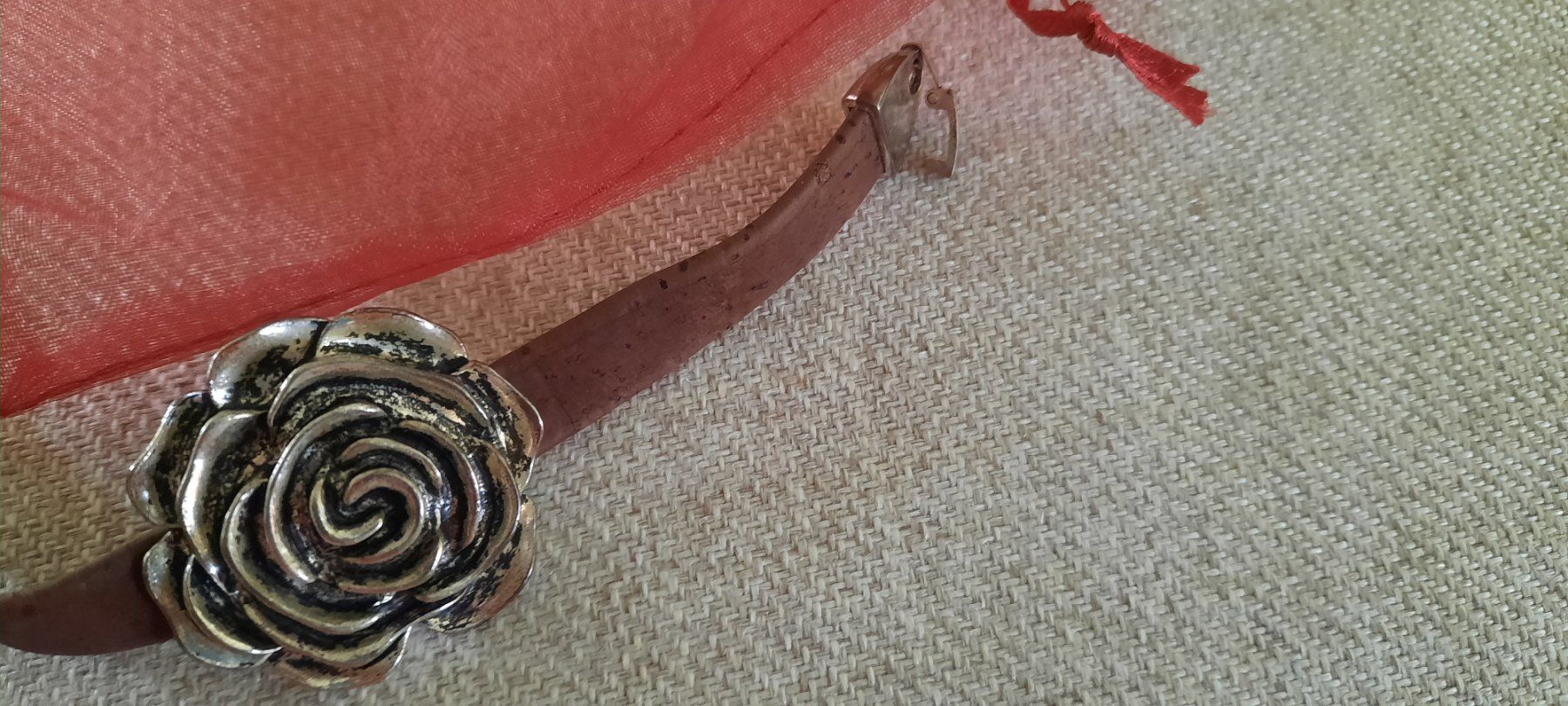 Bracciali & Braccialetti: Rustikales Rosen Armband – Nuovo e nell'imballaggio originale da Zürich venduto da Accuchek 1