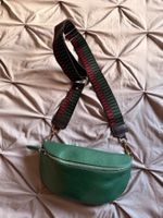 Elegante borsa a tracolla in vera pelle verde