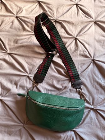 Elegante borsa a tracolla in vera pelle verde
