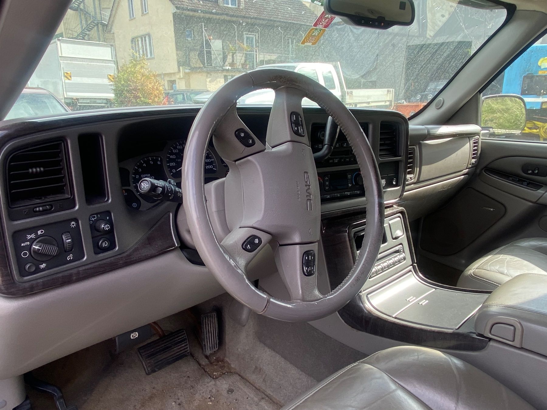 GMC Automobili: GMC Yukon Denali AWD 8 Plätze – Usato da murgenthal venduto da Vision05 3