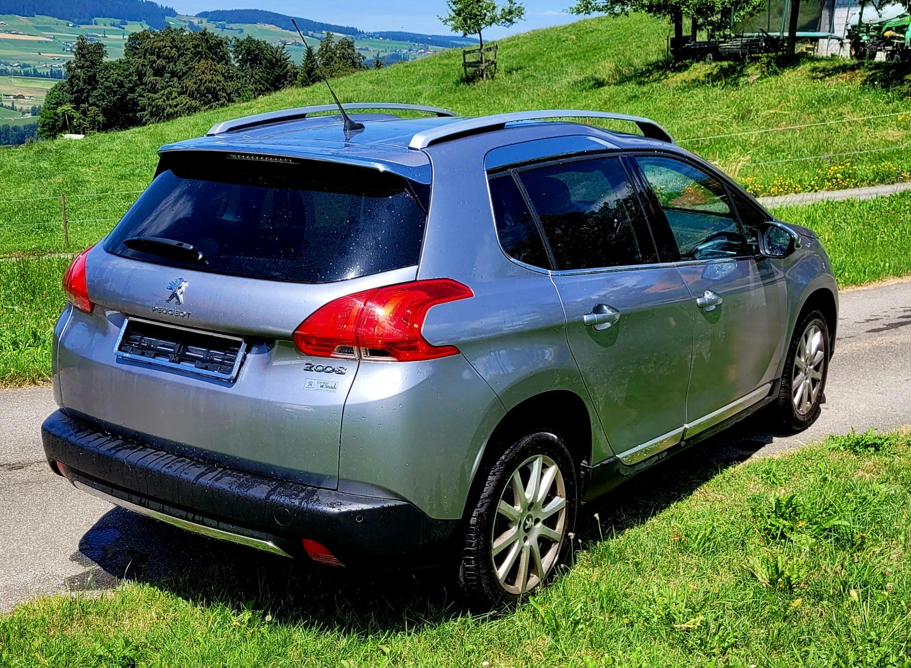 Peugeot Autos: Peugeot 2008 1.6lt Aut. Mit Glasdach – Gebraucht aus Homberg b. Thun von  2