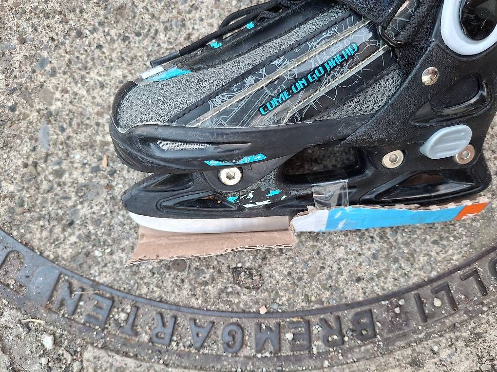 Pattini da ghiaccio: verstellbare Schlittschuhe Gr. 29-32 – Usato da Gipf-Oberfrick venduto da mises08 3