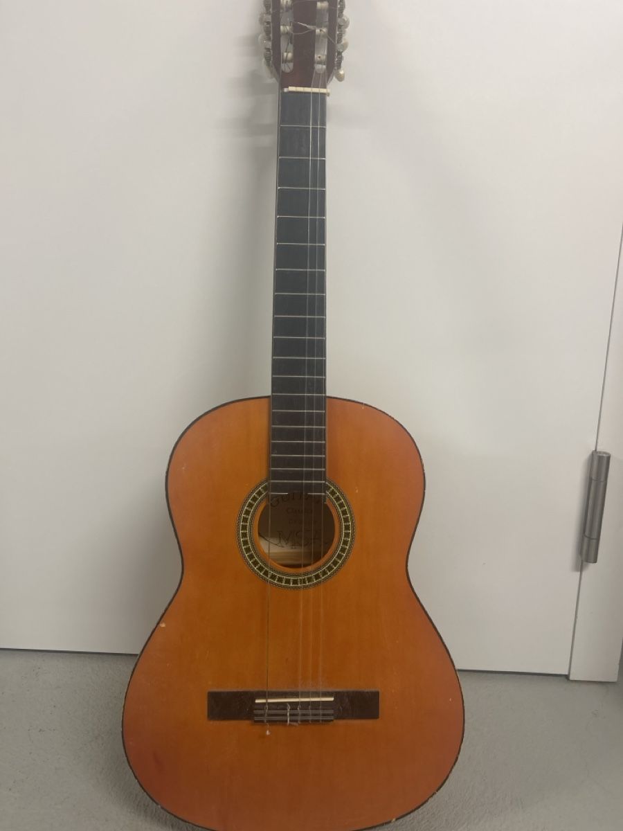 Musikinstrumente: Gitarre – Gebraucht aus Busswil TG von Federbaum456