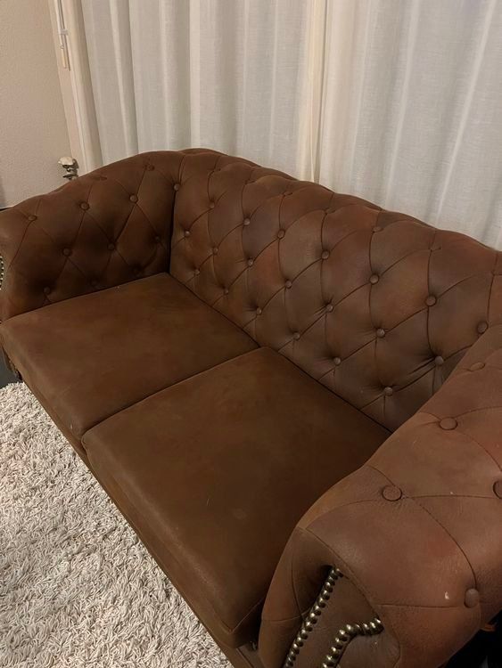 Divani: Chesterfield Sofa Kunstleder Braun 2-Sitzer – Usato da Liestal venduto da EliahThommen 3