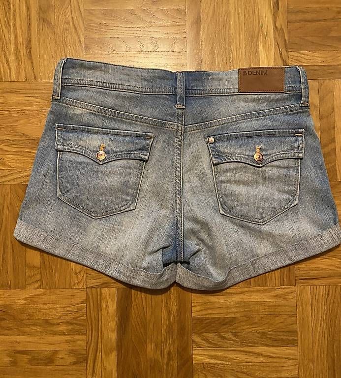 H&M Jeans: Short en Jeans H&M taille S/36. comme neuf – Neuf (Voir description) à Lausanne par loi_8msc 1