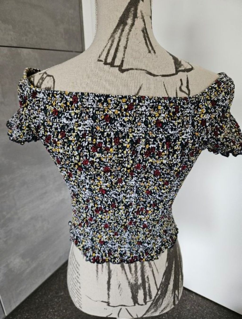 Only Top: Blumen Muster Top, Carmenstil Grösse M – Nuovo (secondo la descrizione) da Ormalingen venduto da nomolnoi 1
