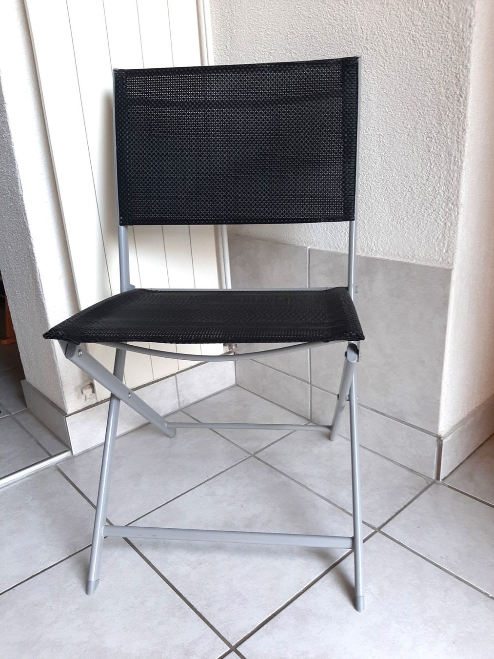 Sedie: Klappstuhl schwarz-silber neu – Nuovo (secondo la descrizione) da Flaach venduto da maj_w_