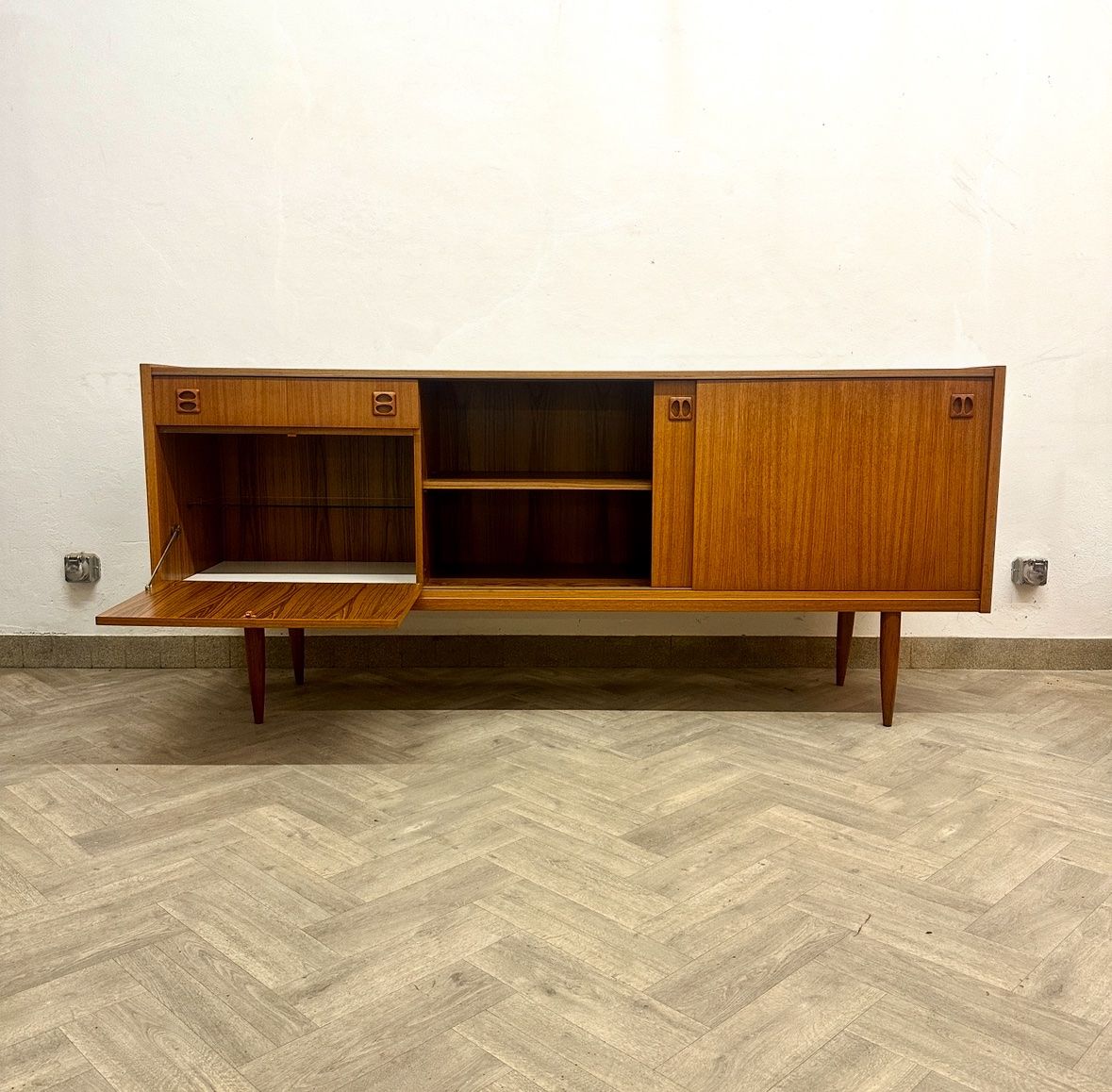 Cassettiere: Mid Century swedish teak Sideboard – Usato da basel venduto da vintory.ch 1