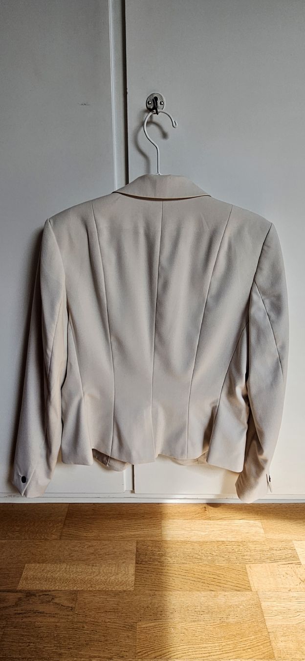 H&M Completi & Tailleur: Blazer H&M cremefarben – Usato da Rombach venduto da ThriftBetter 2