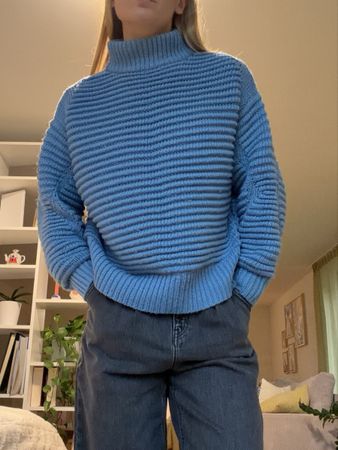 Blauer H&M Grobstrick-Rollkragenpullover