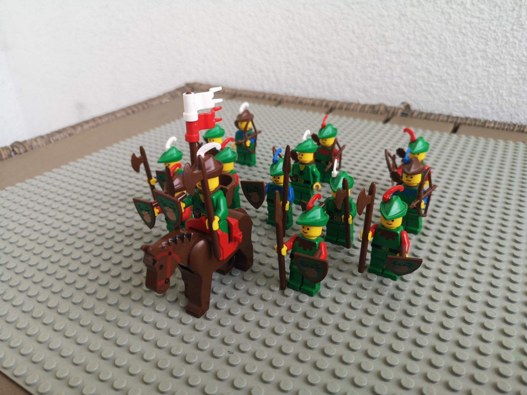 Lego Giocattoli: LEGO Forestmen / Waldmänner Figuren Konvolut – Usato da Goldau venduto da MacPad 1
