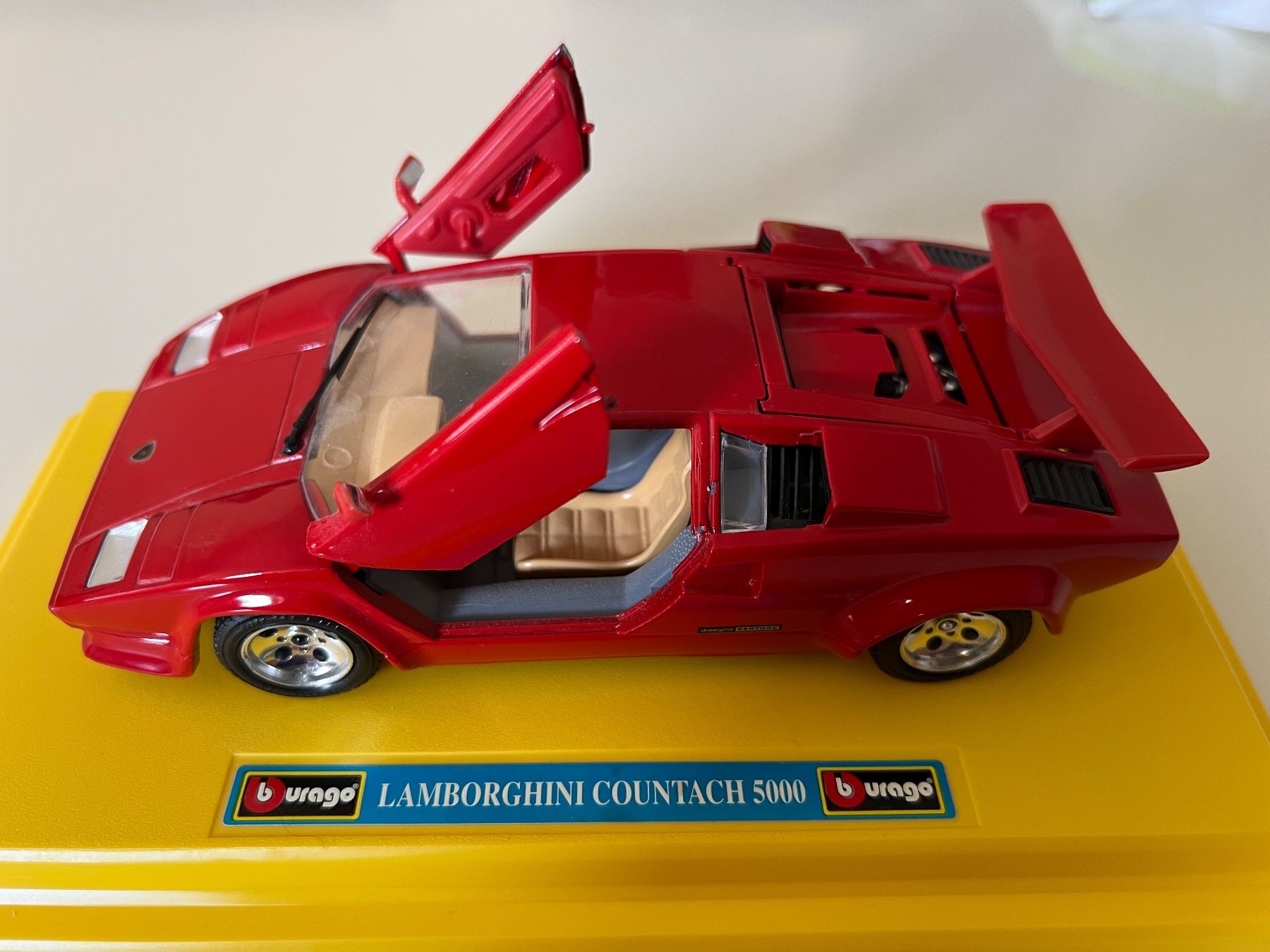 Bburago Modellautos: Bburago Lamborghini Countach 5000 Quattrovalvole 1:24 – Neu (gemäss Beschreibung) aus Altstätten SG von sheamus 2