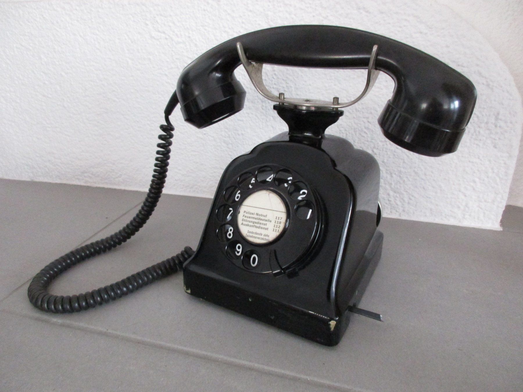 Téléphones: antikes/altes Telefon mit Wählscheibe – D'occasion à Mels par wis_5hjy 9