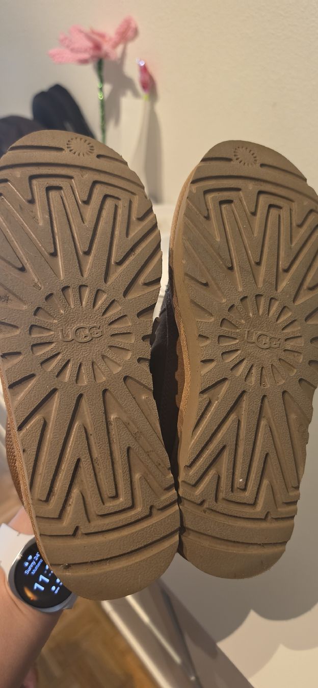 Ugg Scarpe per ragazze: UGG Schuhe – Usato da Muttenz venduto da Malici11 3