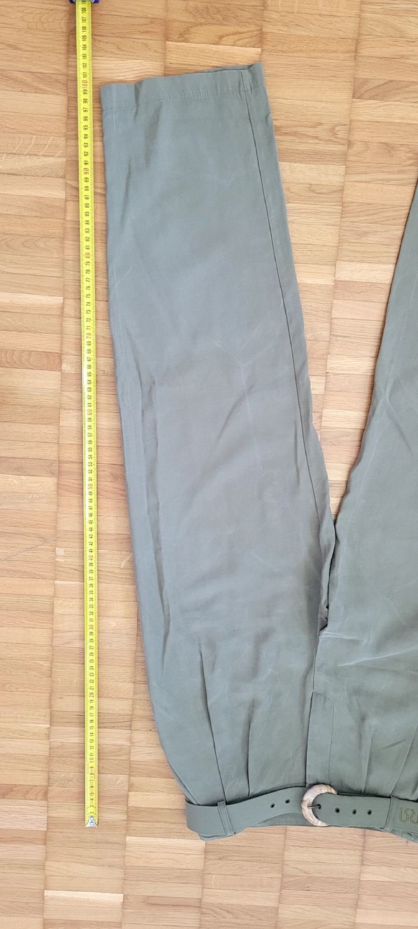 Pantalons: Rinascimento Khaki Stoffhose Gr.S mit Gürtel, – D'occasion à Emmenbrücke par gatasalvache 2
