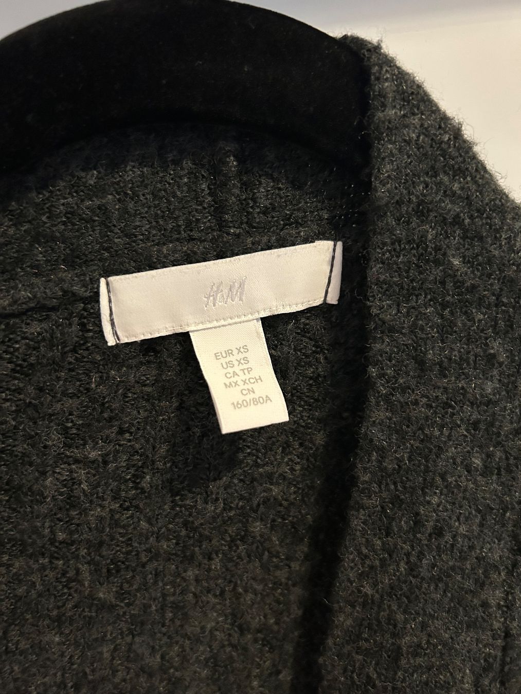 H&M Maglioni & Felpe: H&M Schwarz Grösse XS – Usato da Läufelfingen venduto da Kitty_St 1