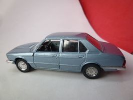 SCHUCO alt - BMW 520 - hellblau - schöner Zustand