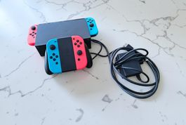Nintendo Switch V2 mit Zubehör – Rot/Blau