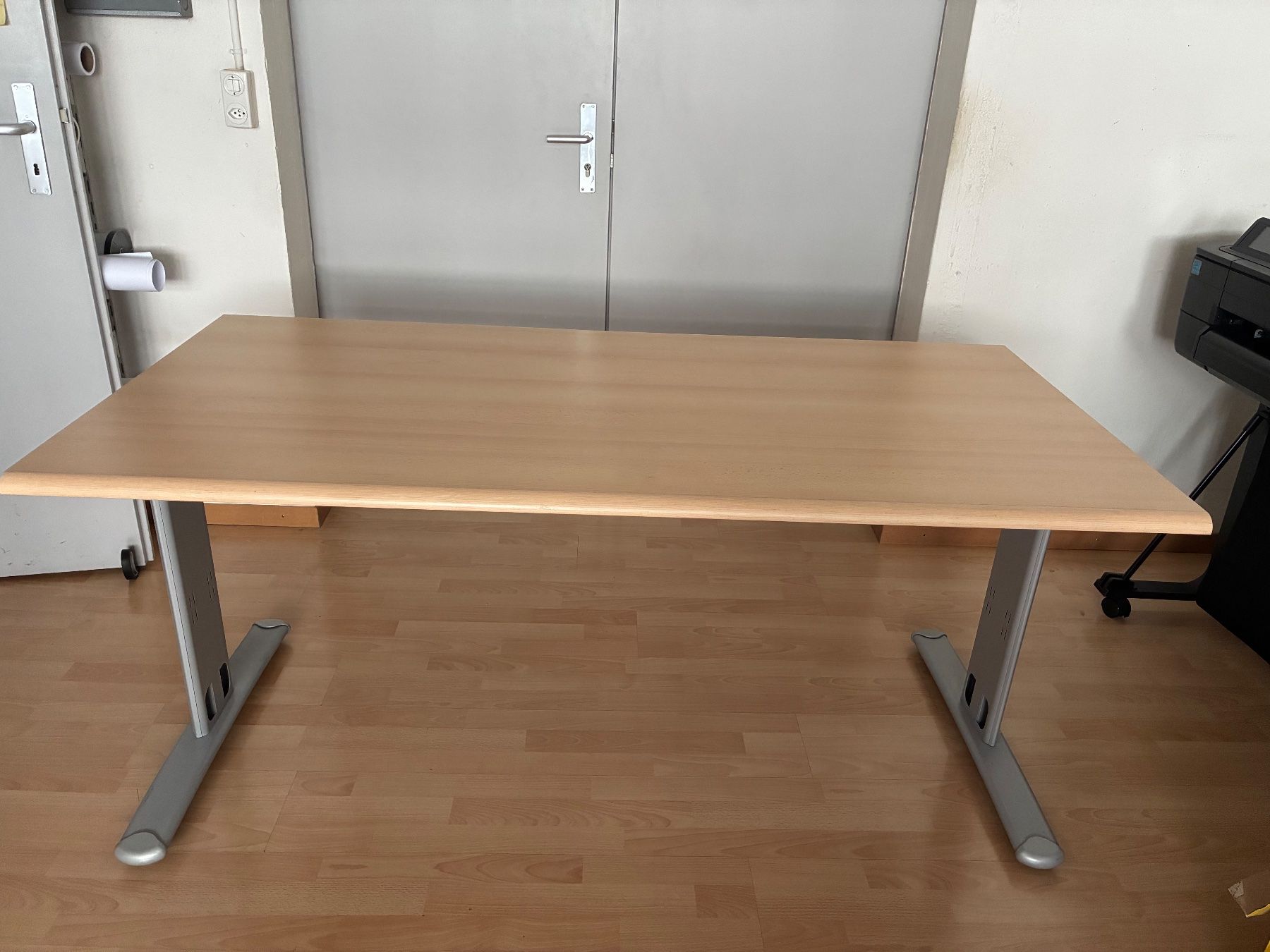 Bureaux: Bureau 160 x 80 – D'occasion à Carouge GE par Daneng