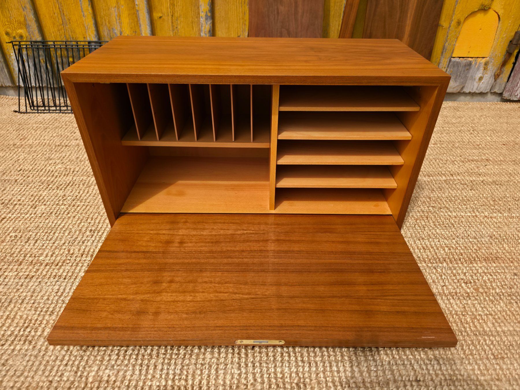 String Scaffali: Originales  Mid Century Stringregal  in Nussbaum – Usato da Haslen AI venduto da Vintagelix 7