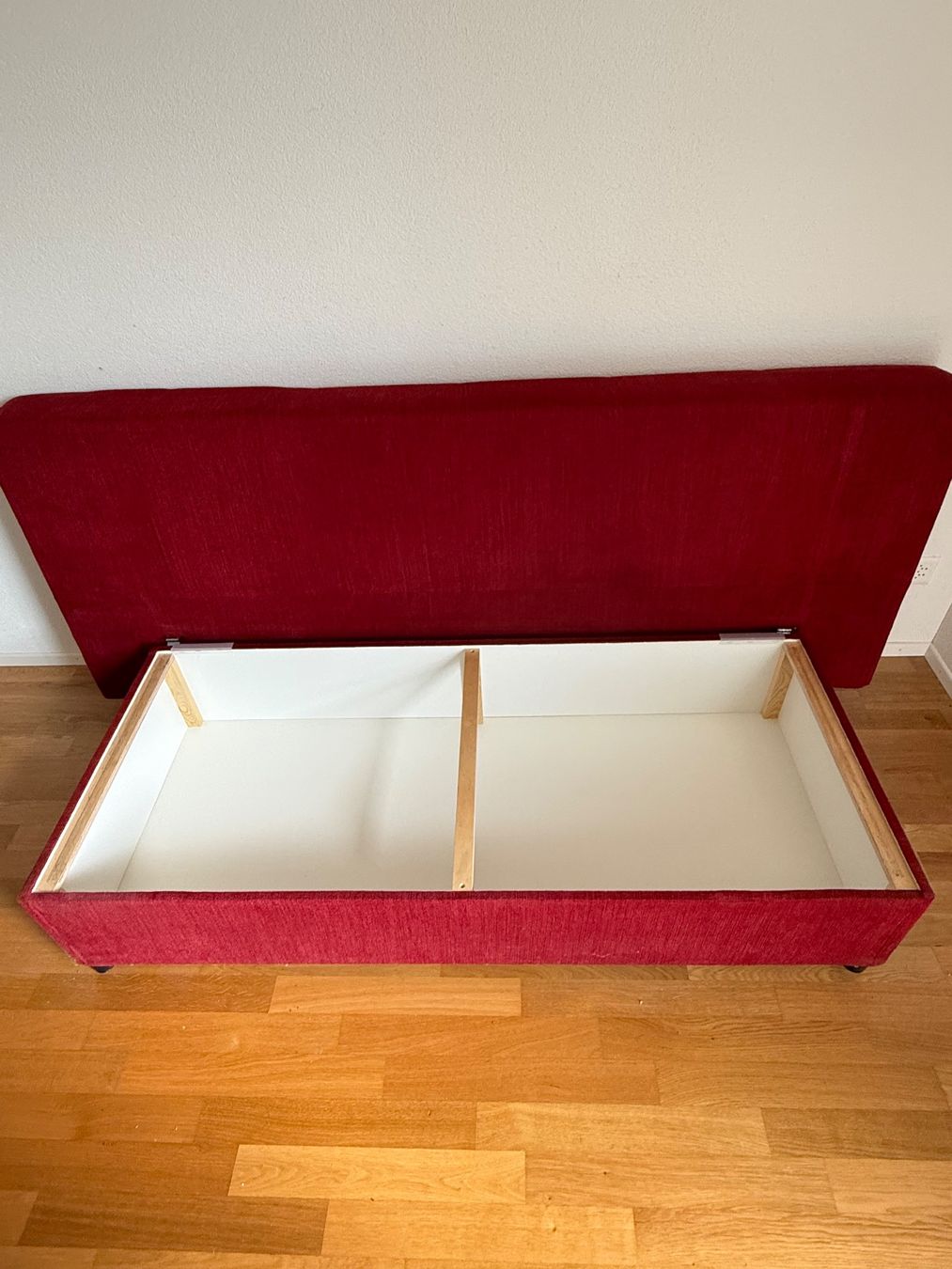 Divani: Schlafsofa in Rot – Usato da Neuhausen am Rheinfall venduto da nat_g9fj 4