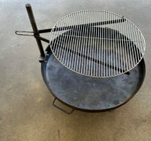 Feuerschale mit verstellbarem Grillrost und Holzbox