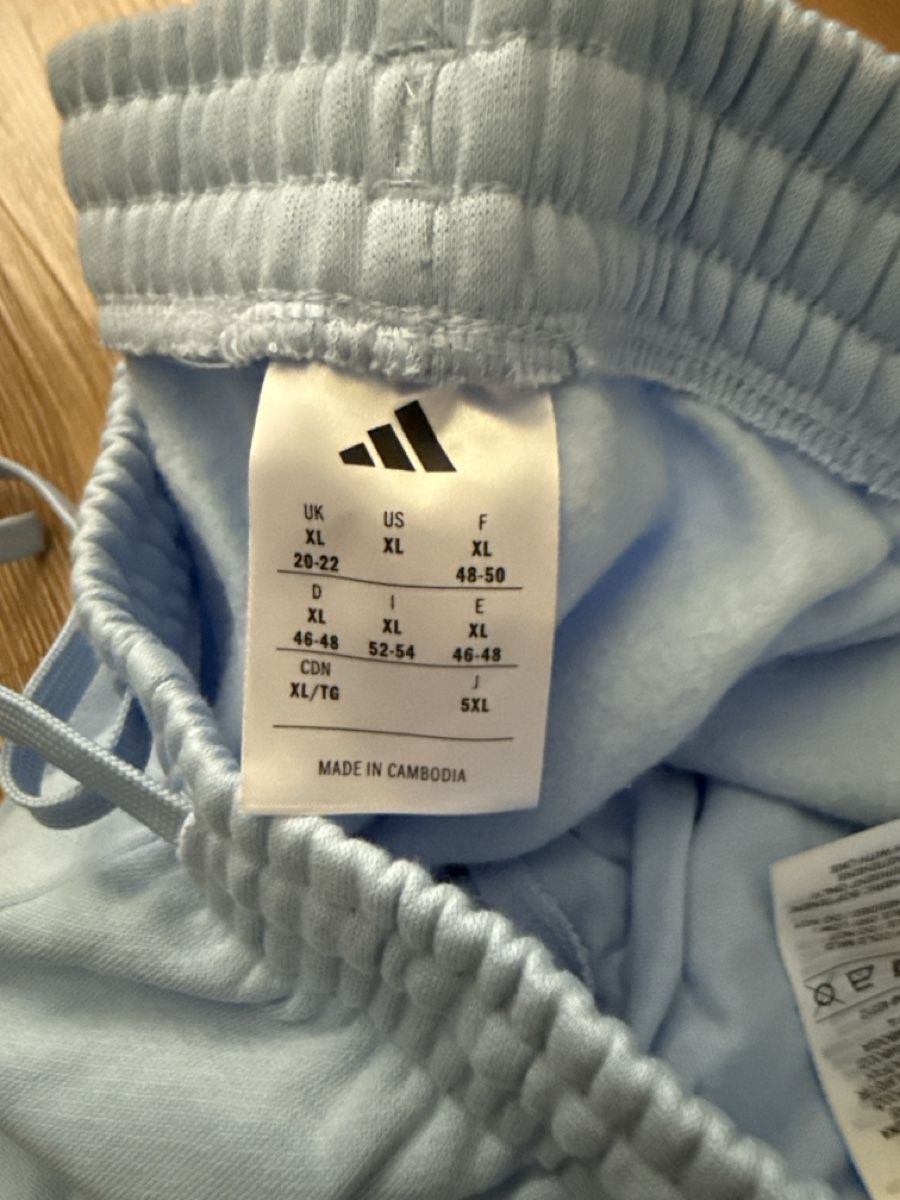 Adidas Hosen: Adidas Sporthose hellblau Grösse XL – Neu (gemäss Beschreibung) aus Wädenswil von Midas04 2
