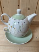 Teekanne mit Untertasse Blumenmuster neuwertig