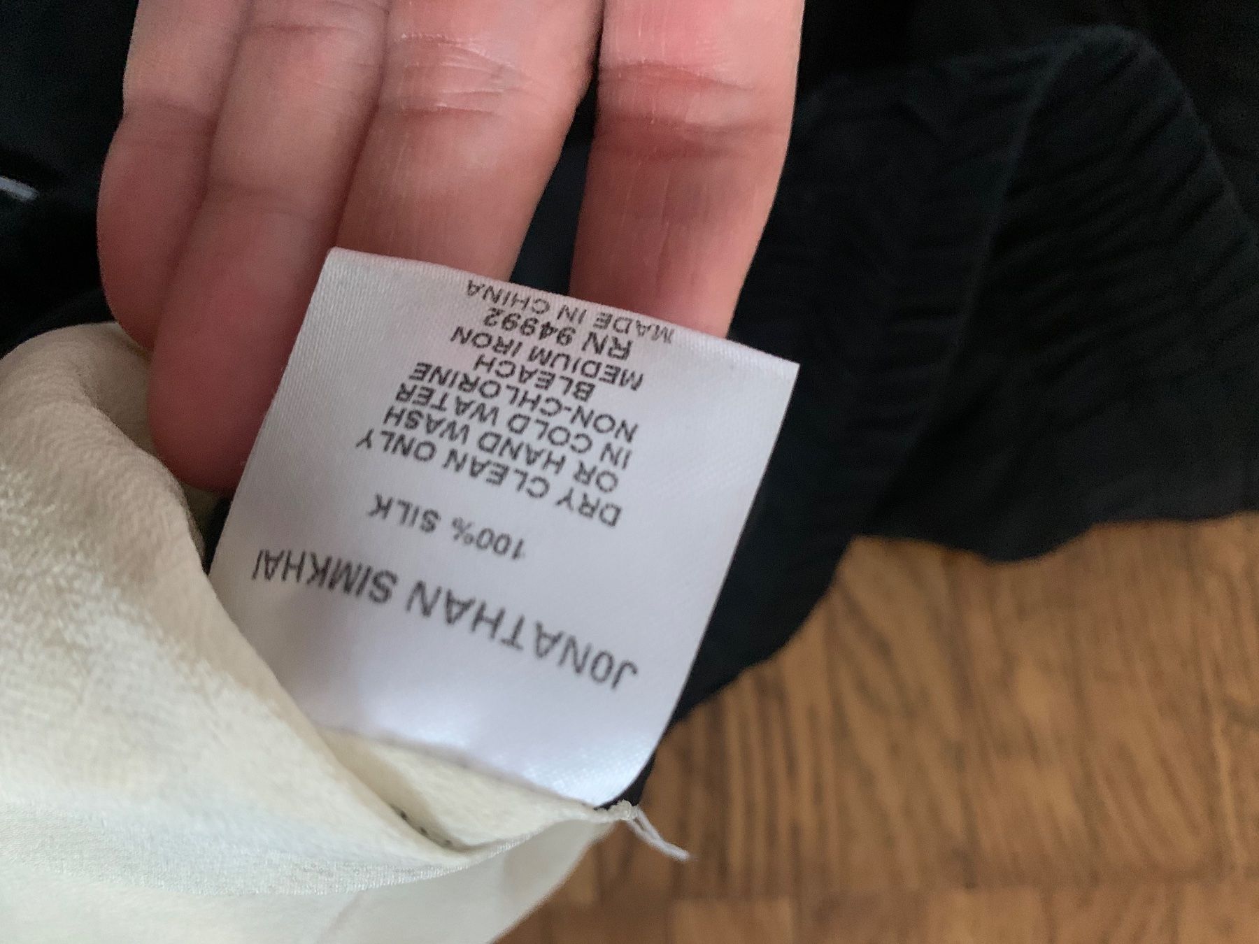 Pantaloni: Jonathan Simkhai Seiden Hose – Usato da Zürich venduto da Nikuska32 2