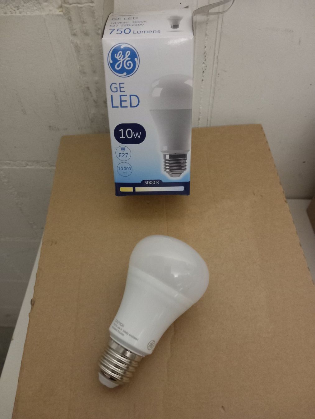 Lampen: LED Lampe E27. 10W 3000K – Neu und originalverpackt aus Thun von Beroshop