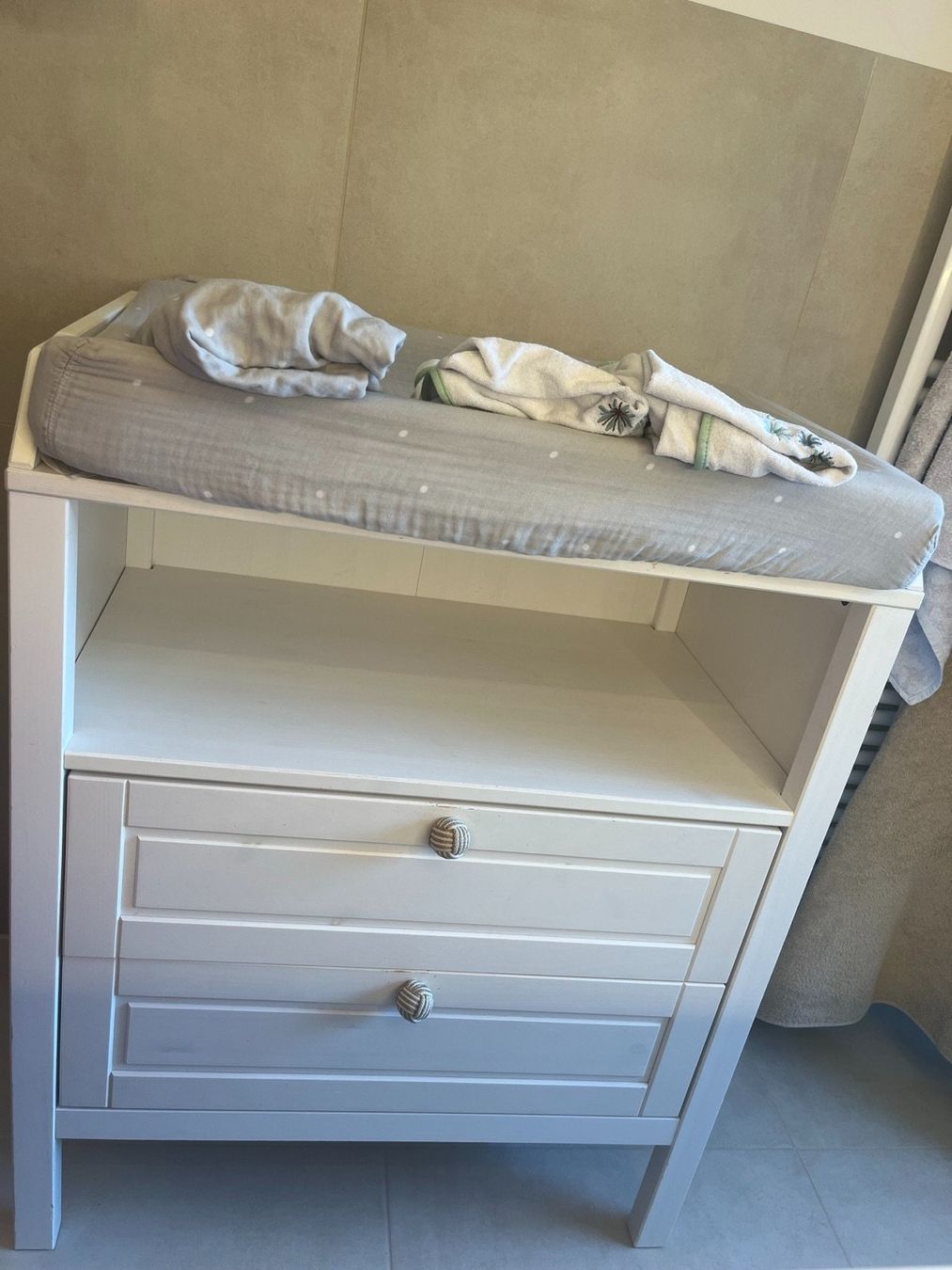 Ikea Tables à langer & accessoires: IKEA Sundvik Wickelkommode – D'occasion à Zürich par funkmasterf