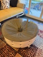 Runder Couchtisch mit Glasplatte