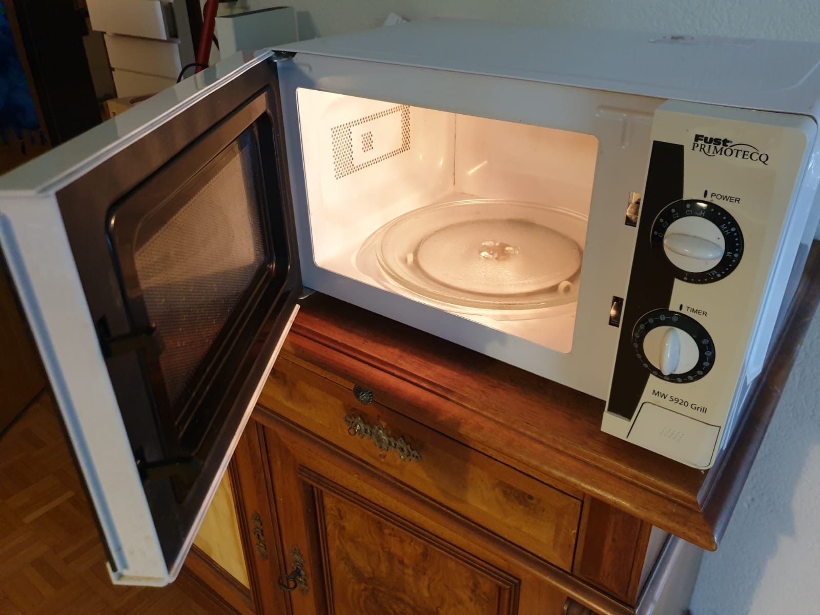 Primotecq Elettrodomestici da cucina: Mikrowelle Primoteq MW 5920 – Usato da Hägglingen venduto da Movebox 1