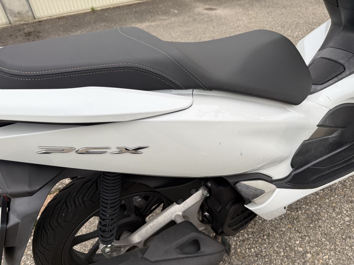 Honda Scooter: Honda pcx 125 2020 – Usato da Onnens VD venduto da ray_ks6p 4