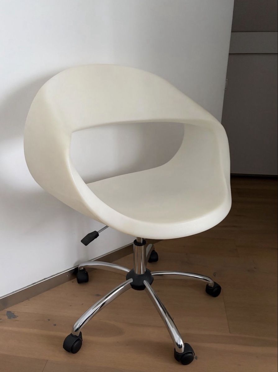 Stühle: Eleganter Bürostuhl – Gebraucht aus Märstetten von cellen3