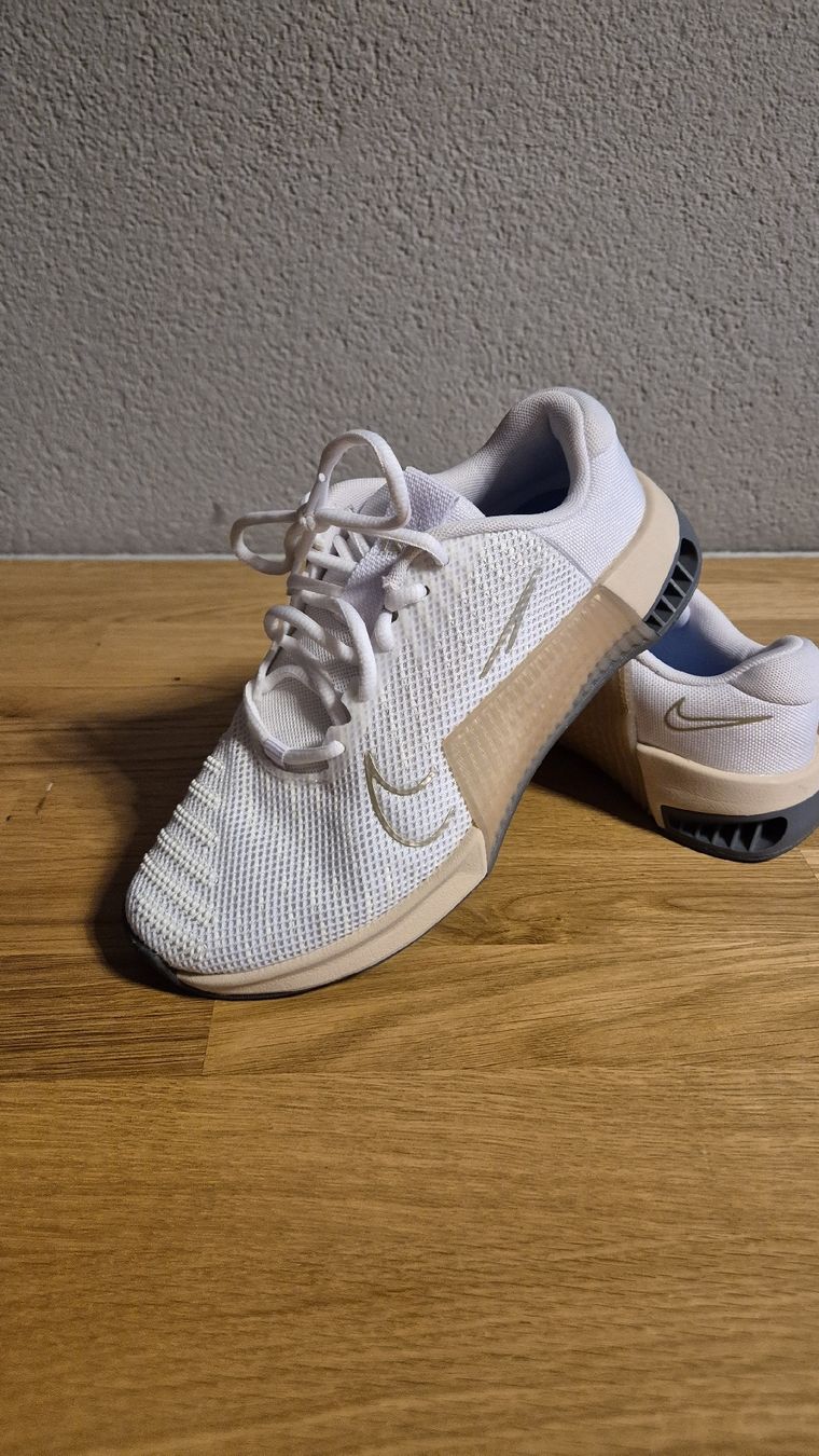 Nike Scarpe da donna: Nike Hyperlift Damen Trainingsschuhe Grösse 36.5  – Usato da Volketswil venduto da Mr.YG 4