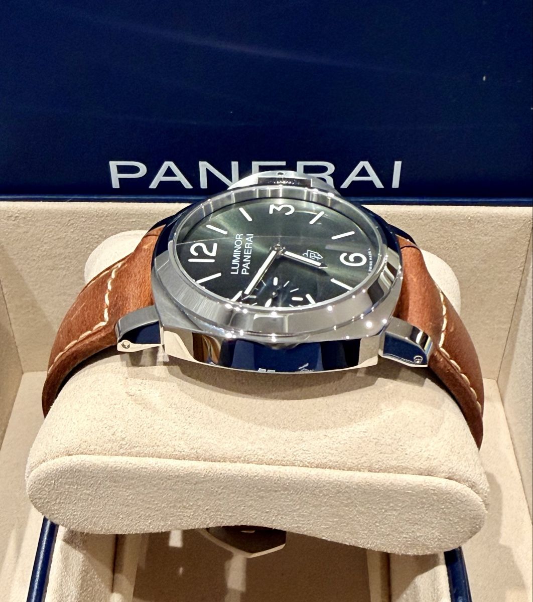 Panerai Uhren: Panerai Luminor Logo Green NEW – Neu (gemäss Beschreibung) aus Zürich von WATCHROOM 3