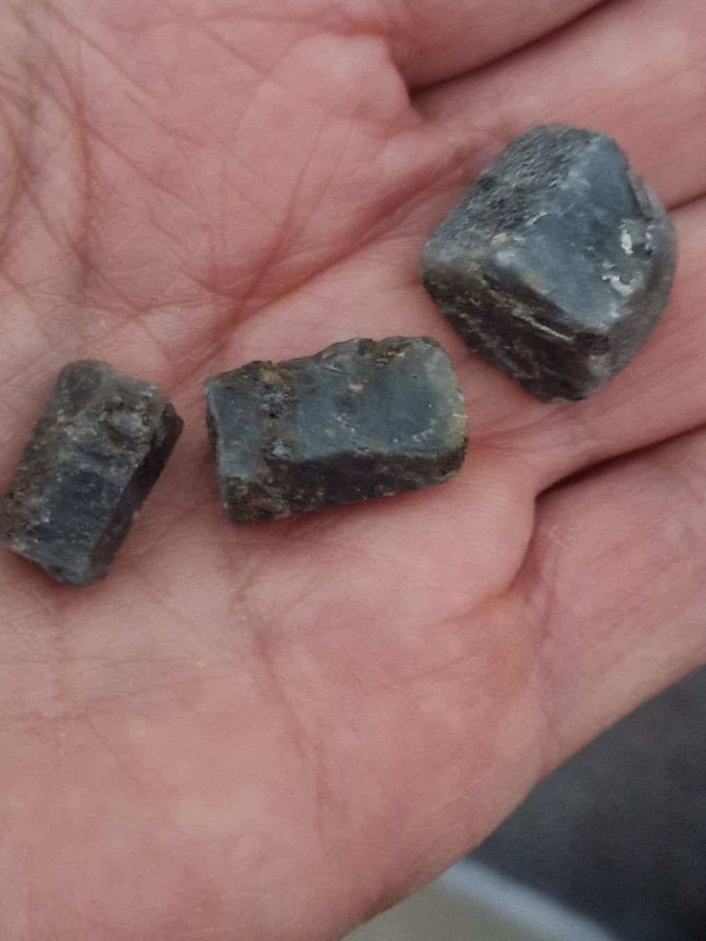 Minéraux & Lithothérapie: 3 Saphir brut – Neuf (Voir description) à SAXON par Mariposita1428 1