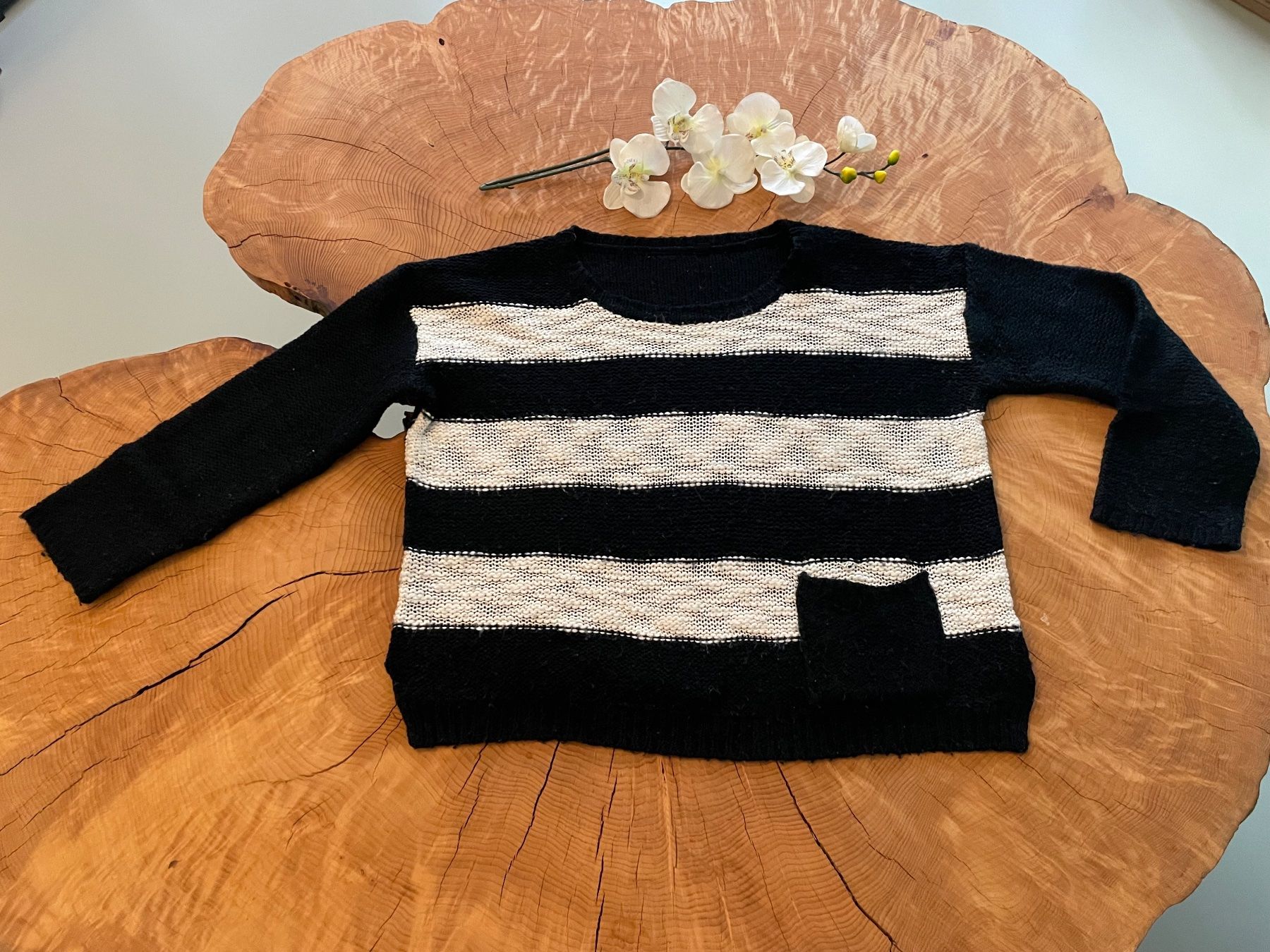 Maglioni & Felpe: Schwarz-weiss gestreifter Pullover Gr. M / Pull rayé tricot – Usato da Zürich venduto da AnnaSa