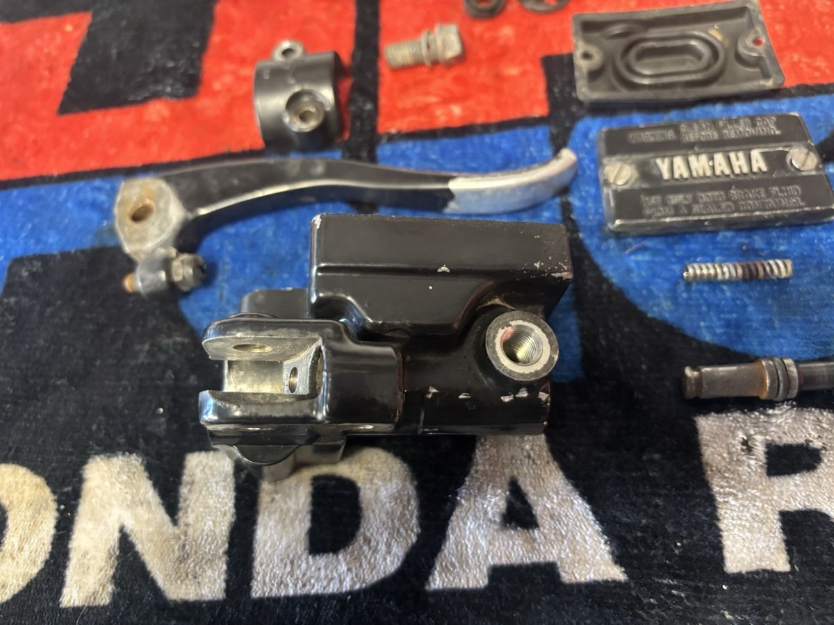 Yamaha Tutti i ricambio per moto: Yamaha XT 600 maître cylindre de frein – Difettoso da Mézières VD venduto da P-M-C 1
